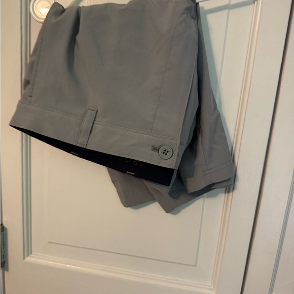 Men’s Golf Shorts w Pocket Detail. Sleek Stylish Must Have. Light Gray, 38 NEW - Picture 7 of 11